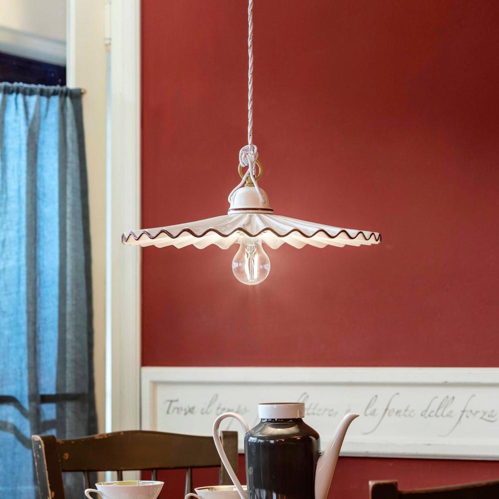 rustikalna malovana keramicka lampa zavesne stredomorske klasicke osvetlenie provensalske provensalsky styl hnedy elegantny obyvacia izba kuchyna spalna jedalen stol vidiecka chalupa renovacia.jpg